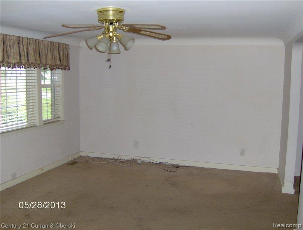 10414 Pardee Road Taylor, MI 48180 - Photo 16 of 24 pardeelivingroom2.JPG