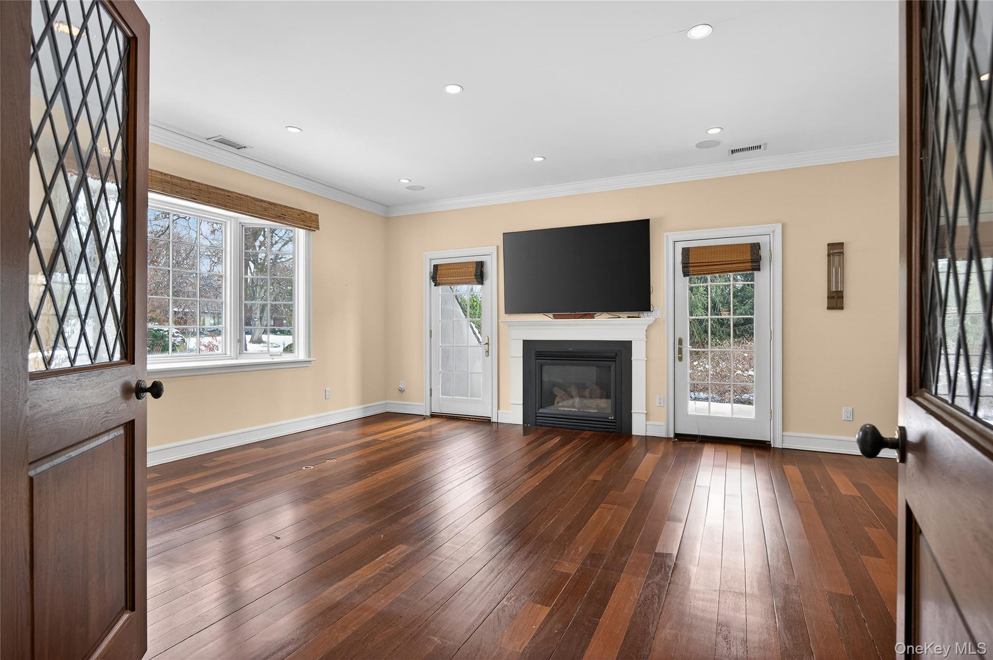 220 Elderfields Road Manhasset, NY 11030 - Photo 14 of 48