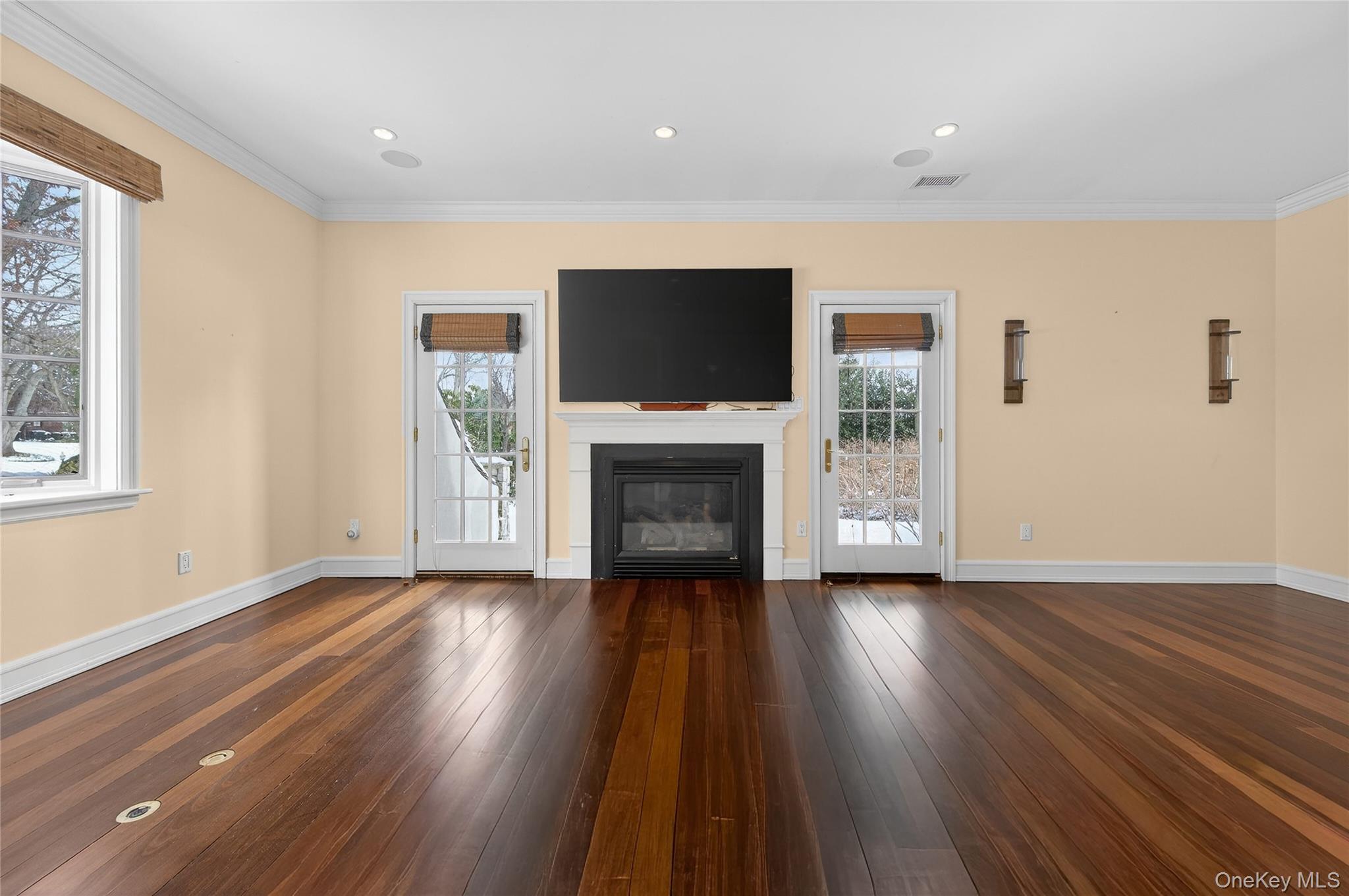 220 Elderfields Road Manhasset, NY 11030 - Photo 16 of 48