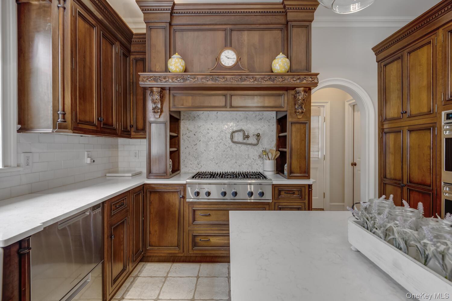 220 Elderfields Road Manhasset, NY 11030 - Photo 19 of 48