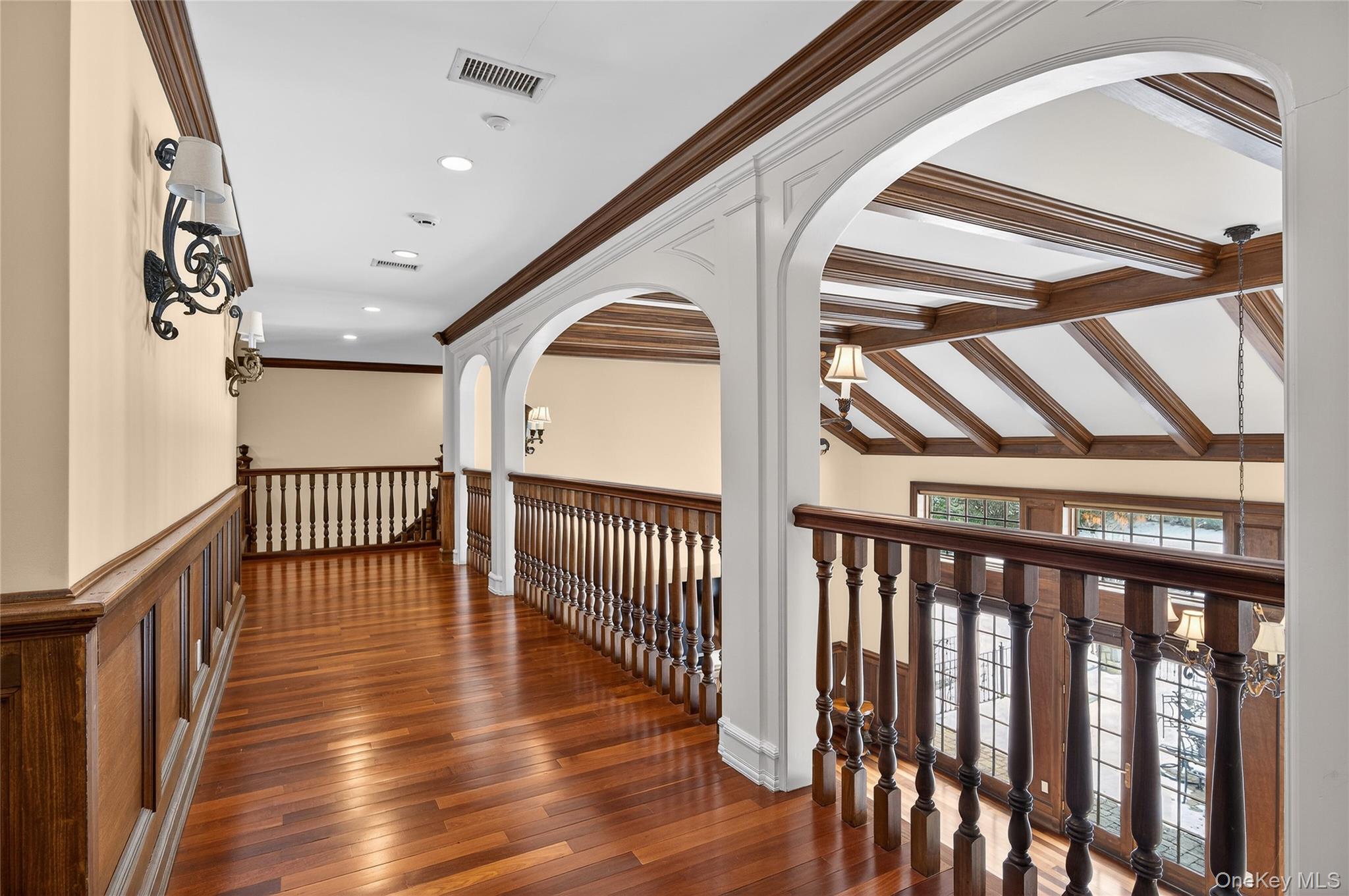 220 Elderfields Road Manhasset, NY 11030 - Photo 29 of 48