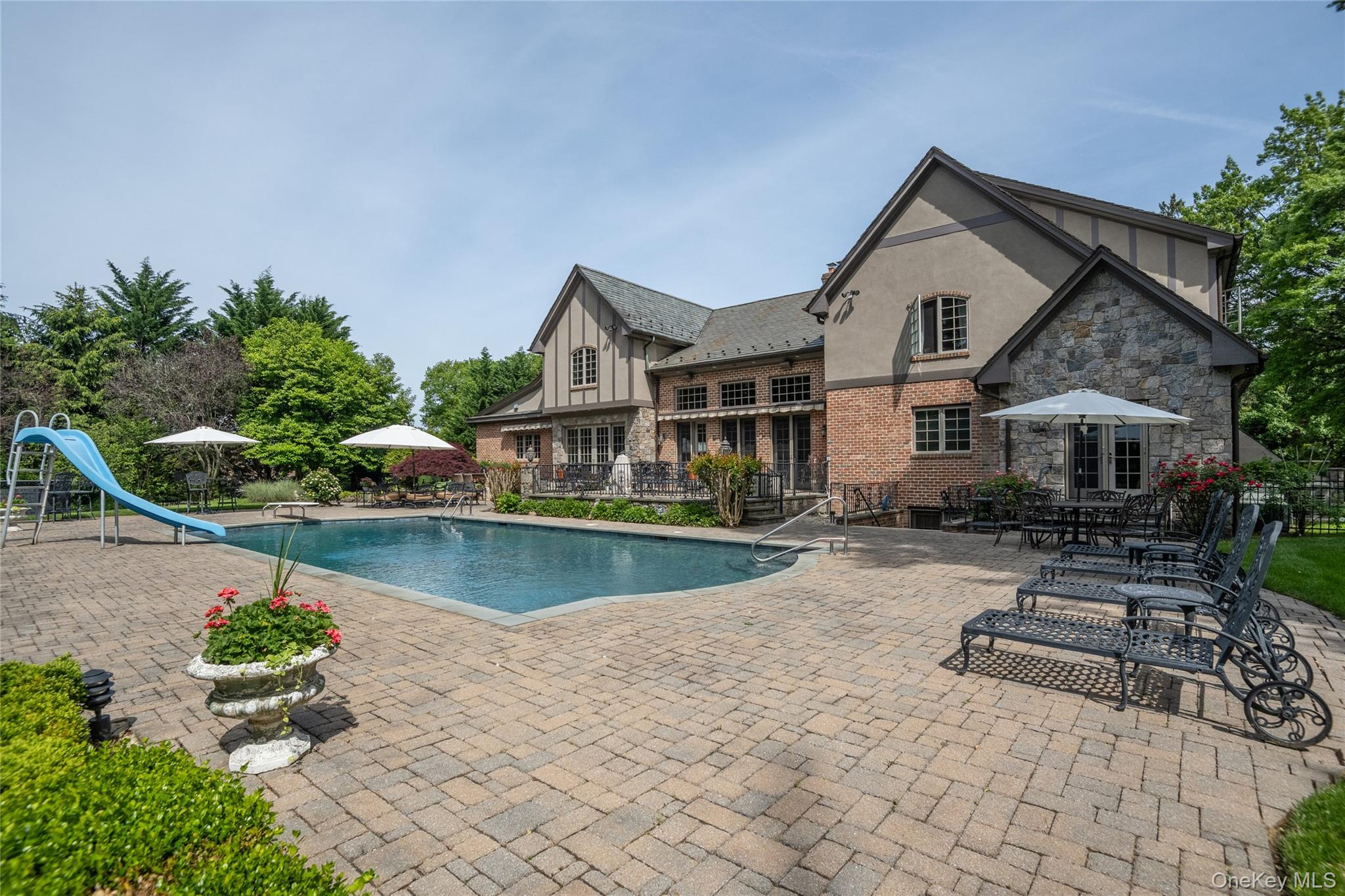 220 Elderfields Road Manhasset, NY 11030 - Photo 38 of 48