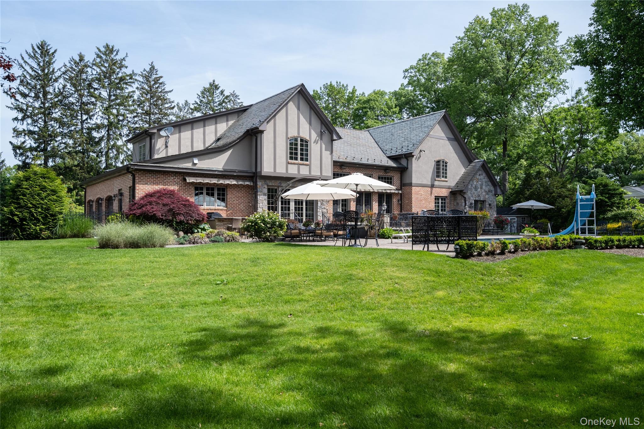 220 Elderfields Road Manhasset, NY 11030 - Photo 40 of 48