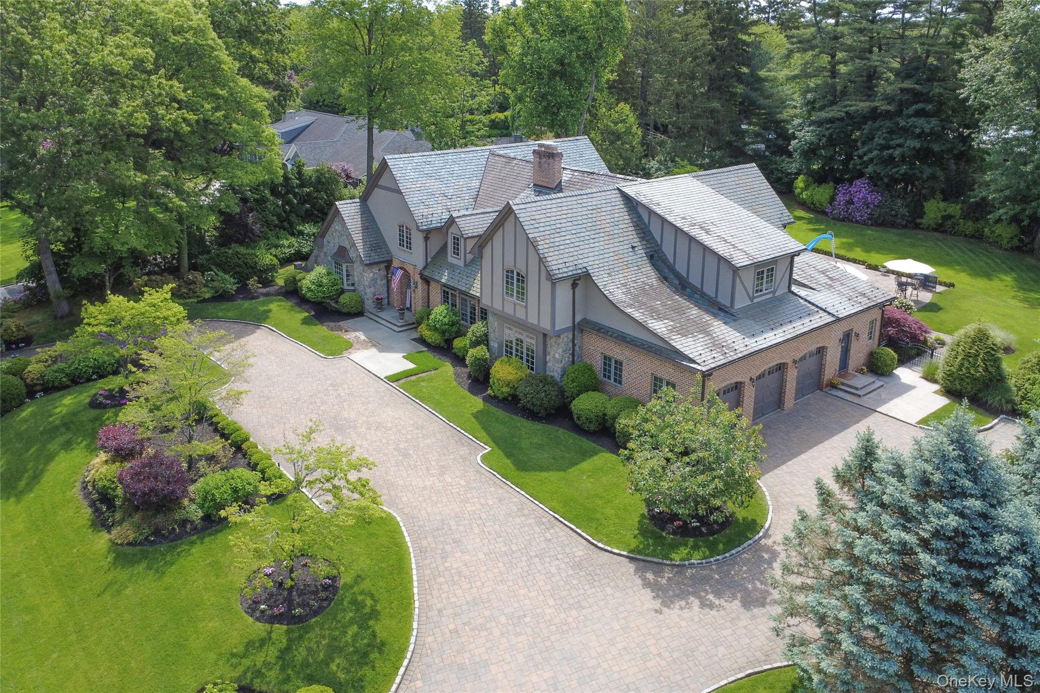 220 Elderfields Road Manhasset, NY 11030 - Photo 45 of 48