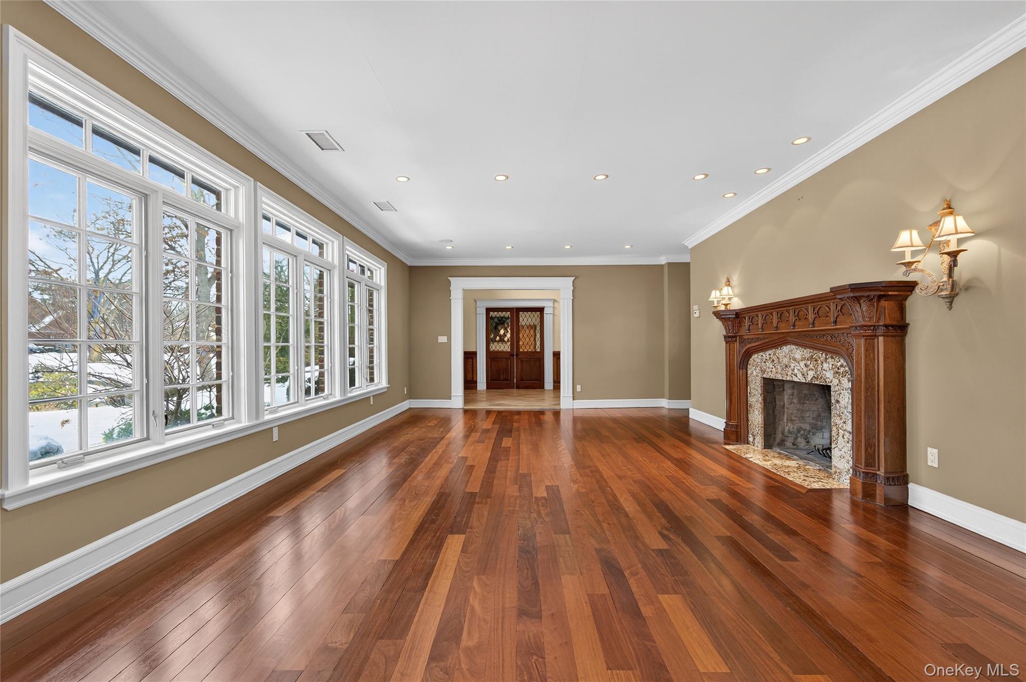 220 Elderfields Road Manhasset, NY 11030 - Photo 5 of 48