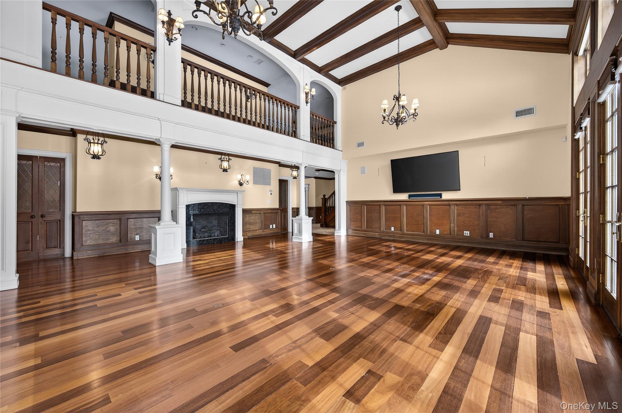 220 Elderfields Road Manhasset, NY 11030 - Photo 9 of 48