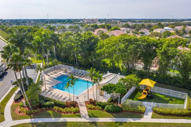 $574,000 | 318 Northwest 153rd Avenue, Pembroke Pines, FL 33028