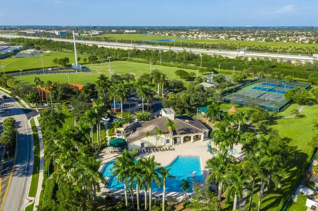 $574,000 | 318 Northwest 153rd Avenue, Pembroke Pines, FL 33028