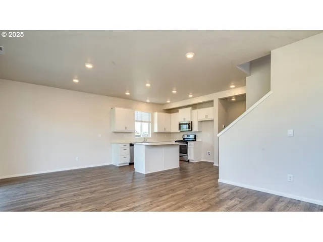 $429,995 | 364 Greencrest Street Northeast, Salem, OR 97301