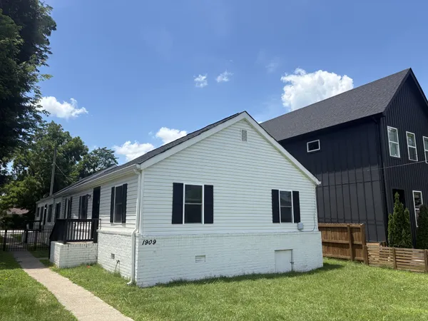 $2,200 | 1909 10th Avenue North, Unit B, Nashville, TN 37208
