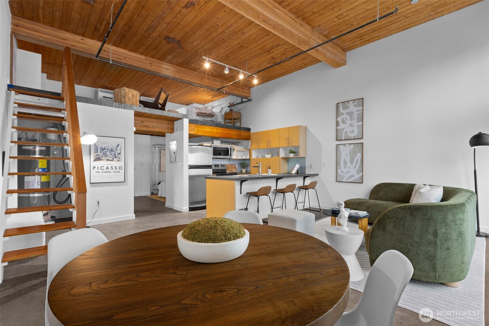 401 9th Avenue North, Unit 504 Seattle, WA 98109 - Photo 21 of 38 a living room with furniture and a wooden floor
