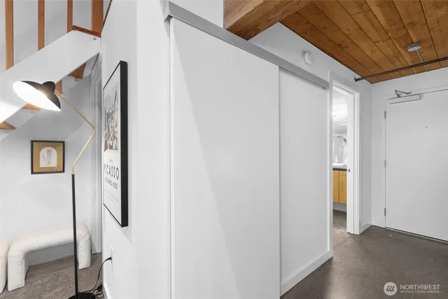 $420,000 | 401 9th Avenue North, Unit 504, Seattle, WA 98109