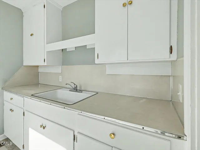 a view of utility room with washer and dryer