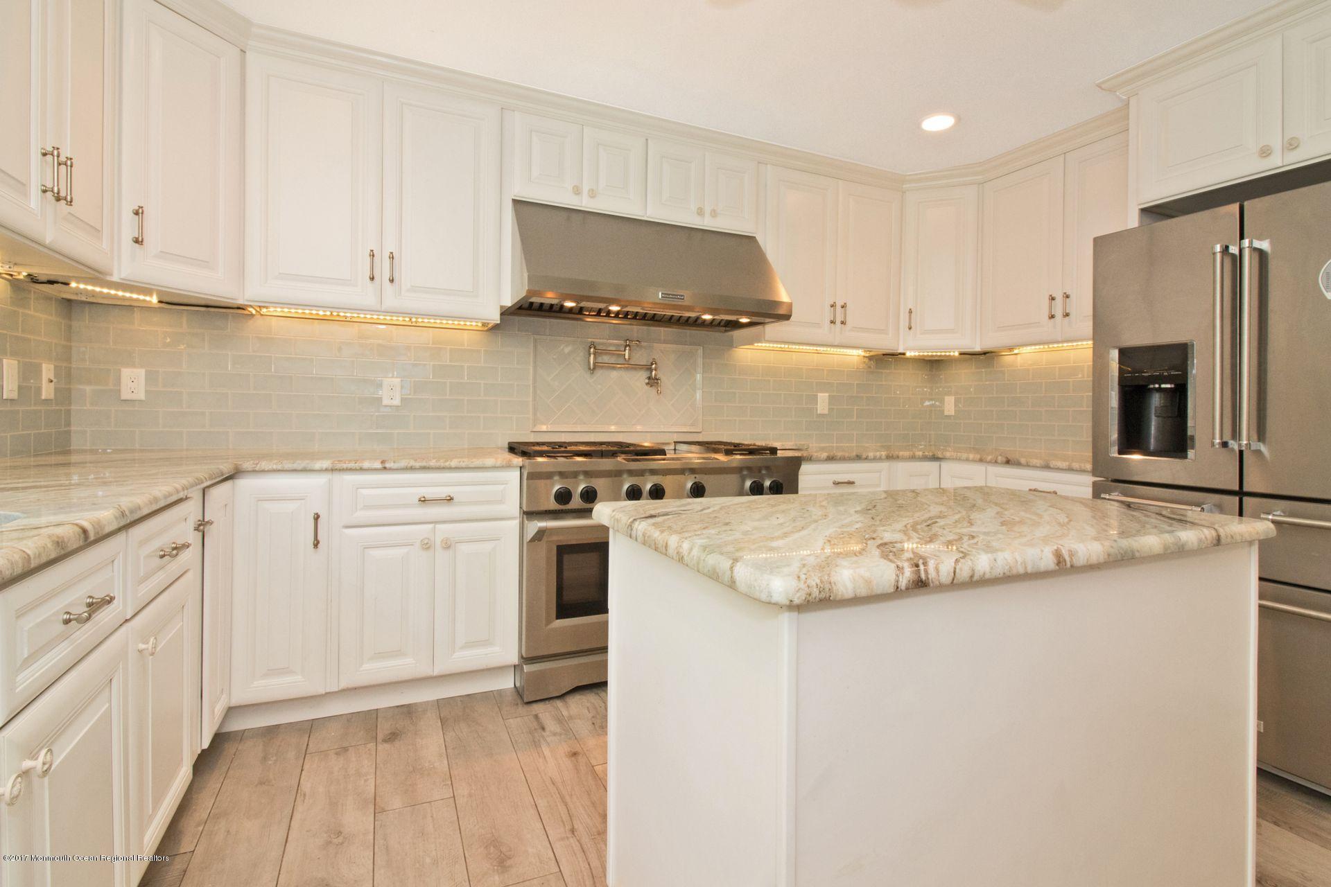 811 Schoolhouse Road Brielle, NJ 08730 - Photo 13 of 22 Kitchen