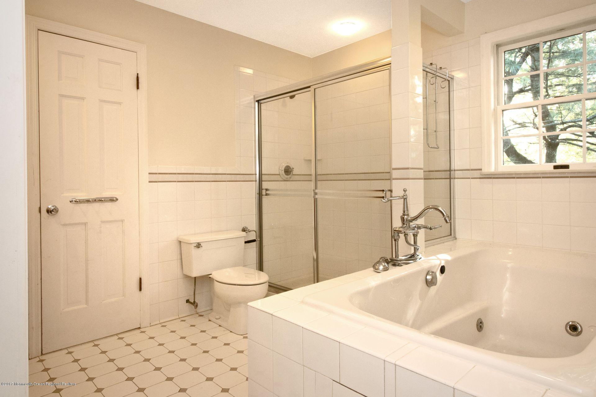 811 Schoolhouse Road Brielle, NJ 08730 - Photo 19 of 22 Jack and Jill Bath