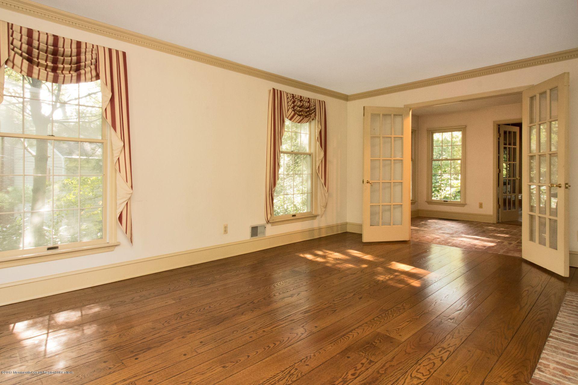 811 Schoolhouse Road Brielle, NJ 08730 - Photo 7 of 22 Living Room
