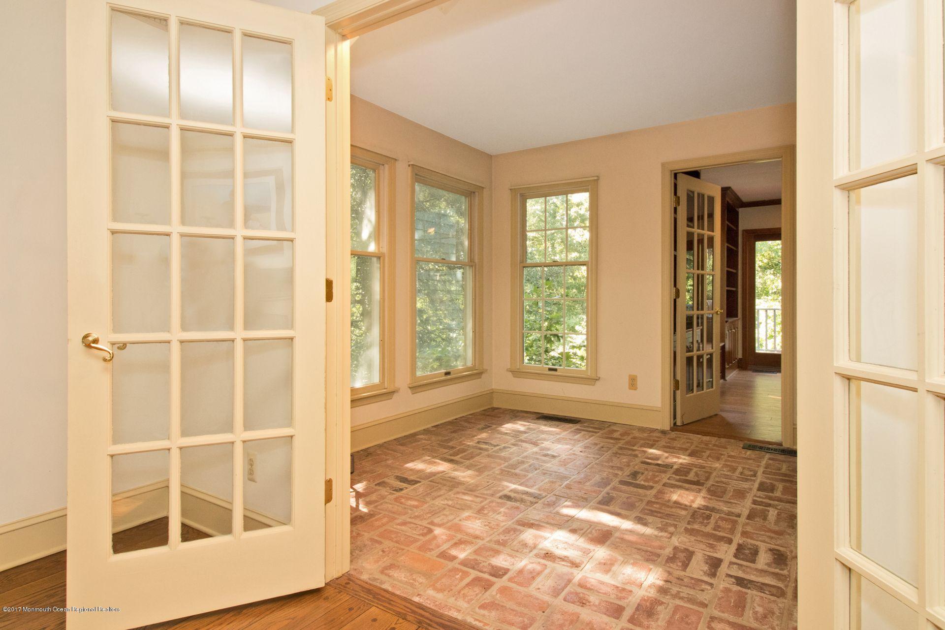 811 Schoolhouse Road Brielle, NJ 08730 - Photo 8 of 22 Sitting Room