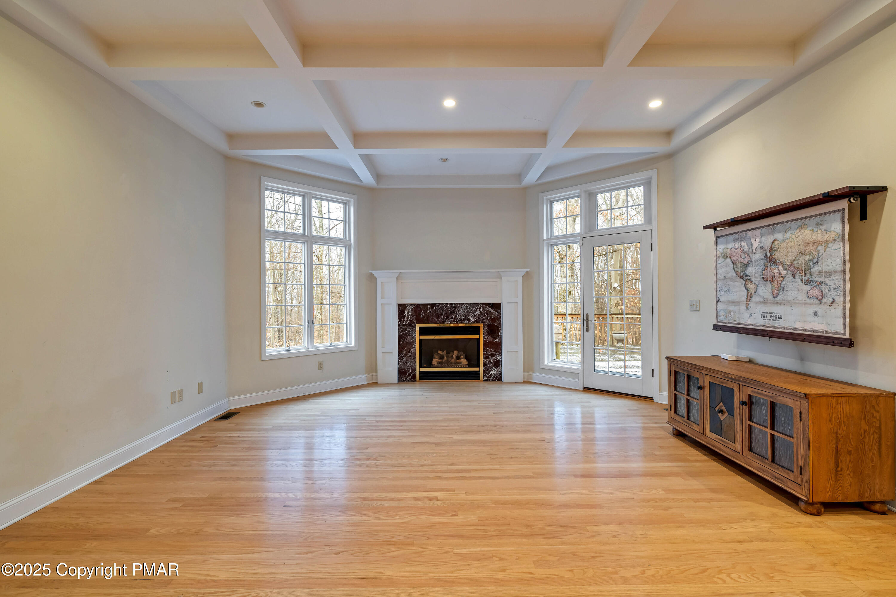 1946 Kyle Drive Stroudsburg, PA 18360 - Photo 15 of 60 6 Family Room (2)