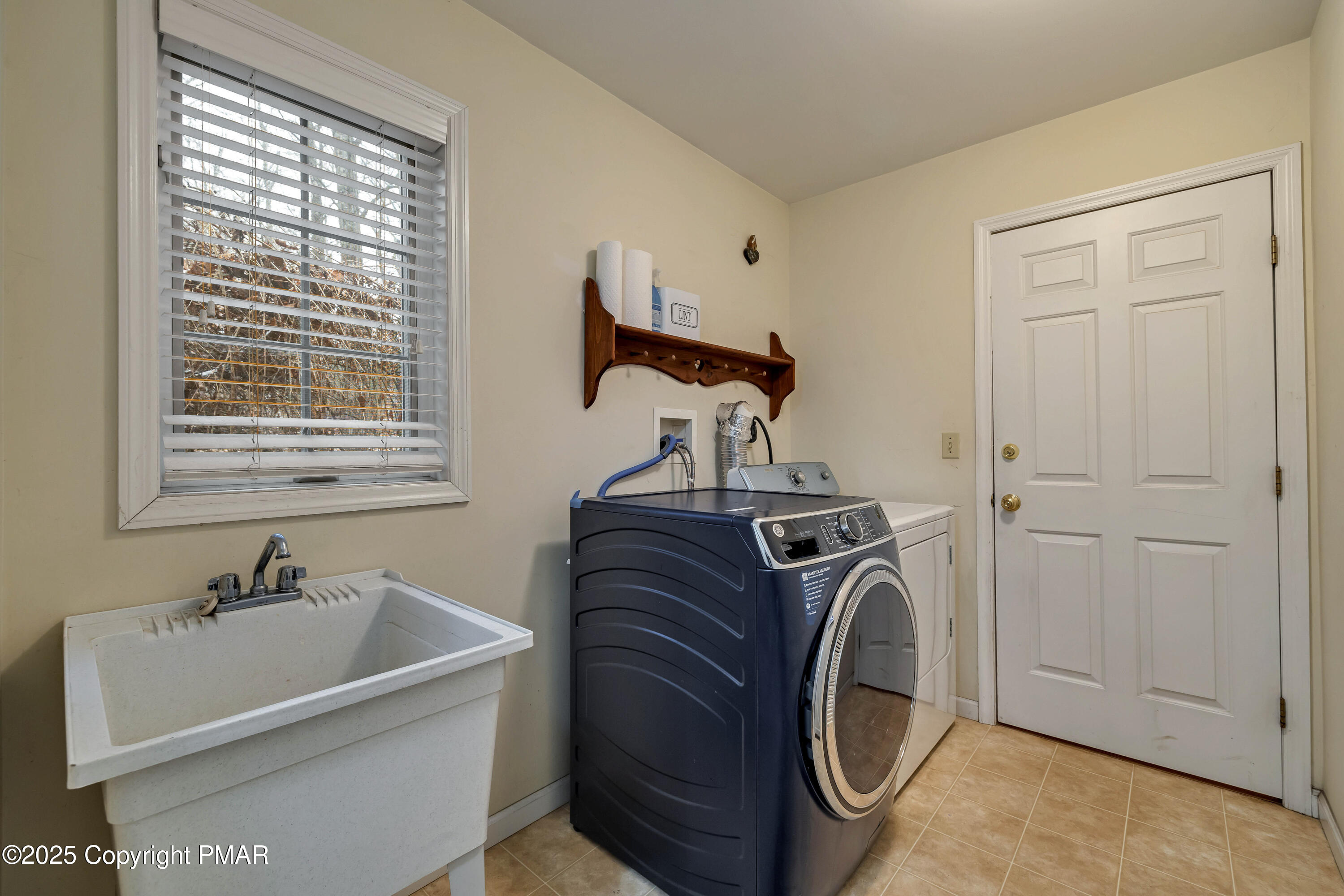 1946 Kyle Drive Stroudsburg, PA 18360 - Photo 17 of 60 8 Laundry