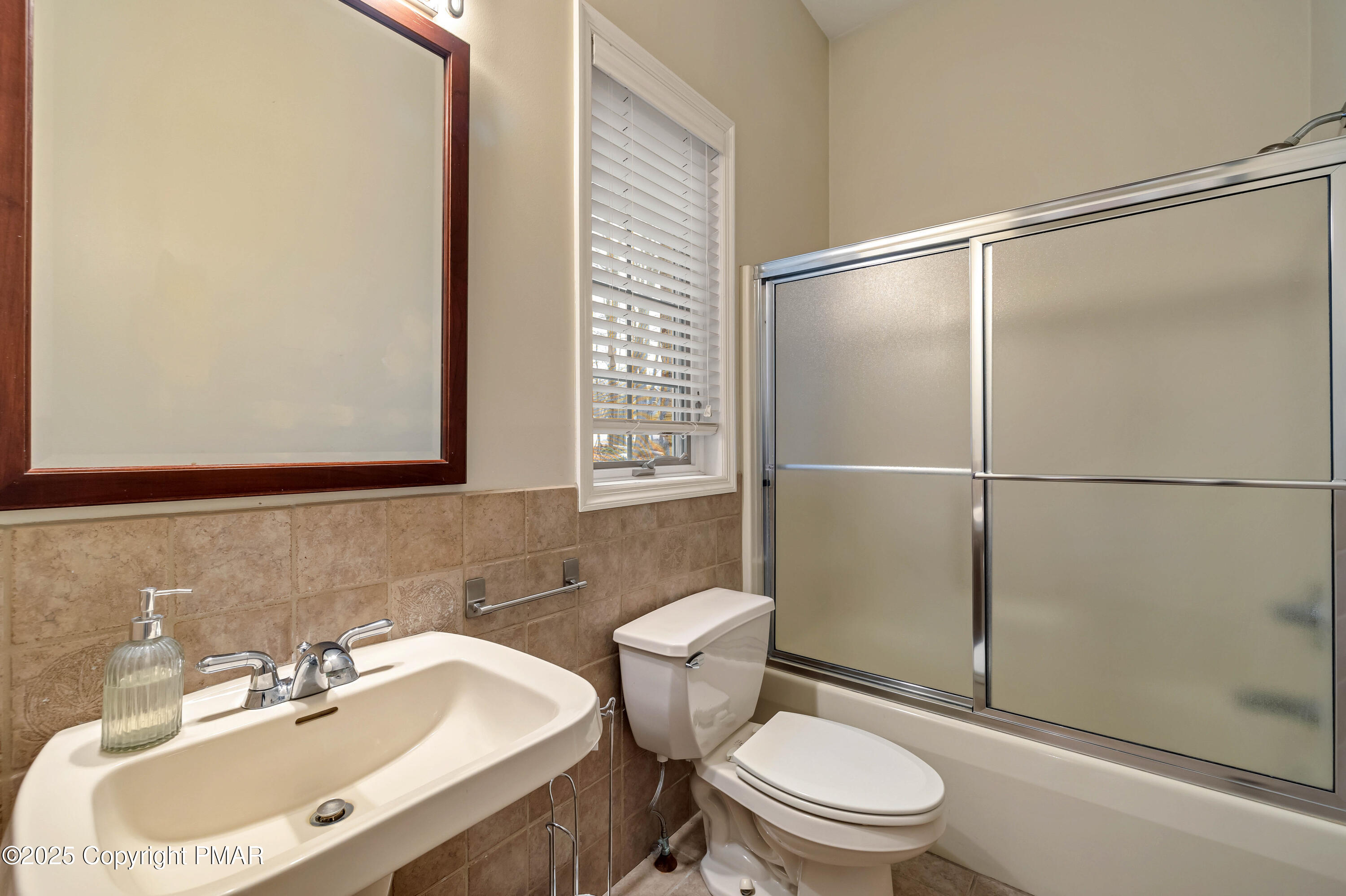 1946 Kyle Drive Stroudsburg, PA 18360 - Photo 25 of 60 11 Bath