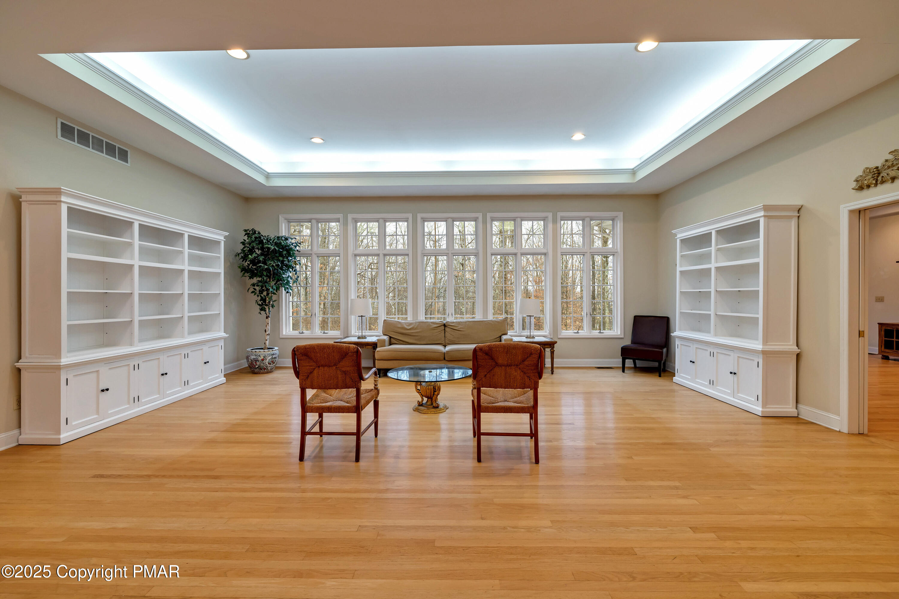 1946 Kyle Drive Stroudsburg, PA 18360 - Photo 3 of 60 3 Living Room (1)