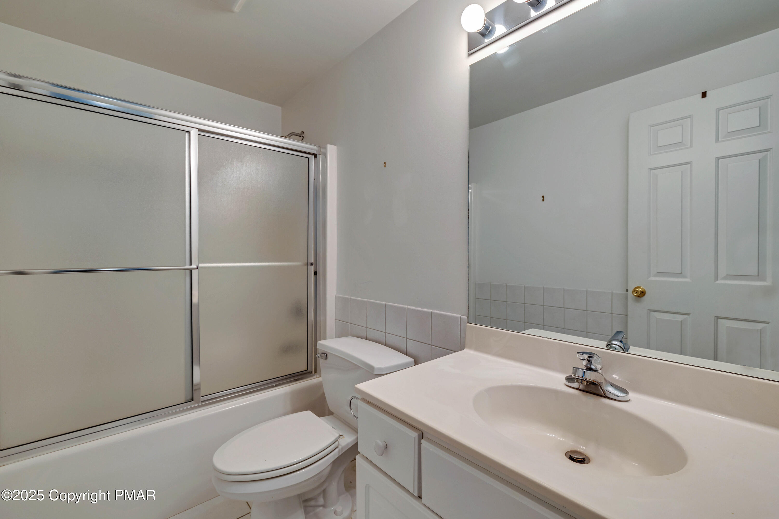 1946 Kyle Drive Stroudsburg, PA 18360 - Photo 37 of 60 17 Bath