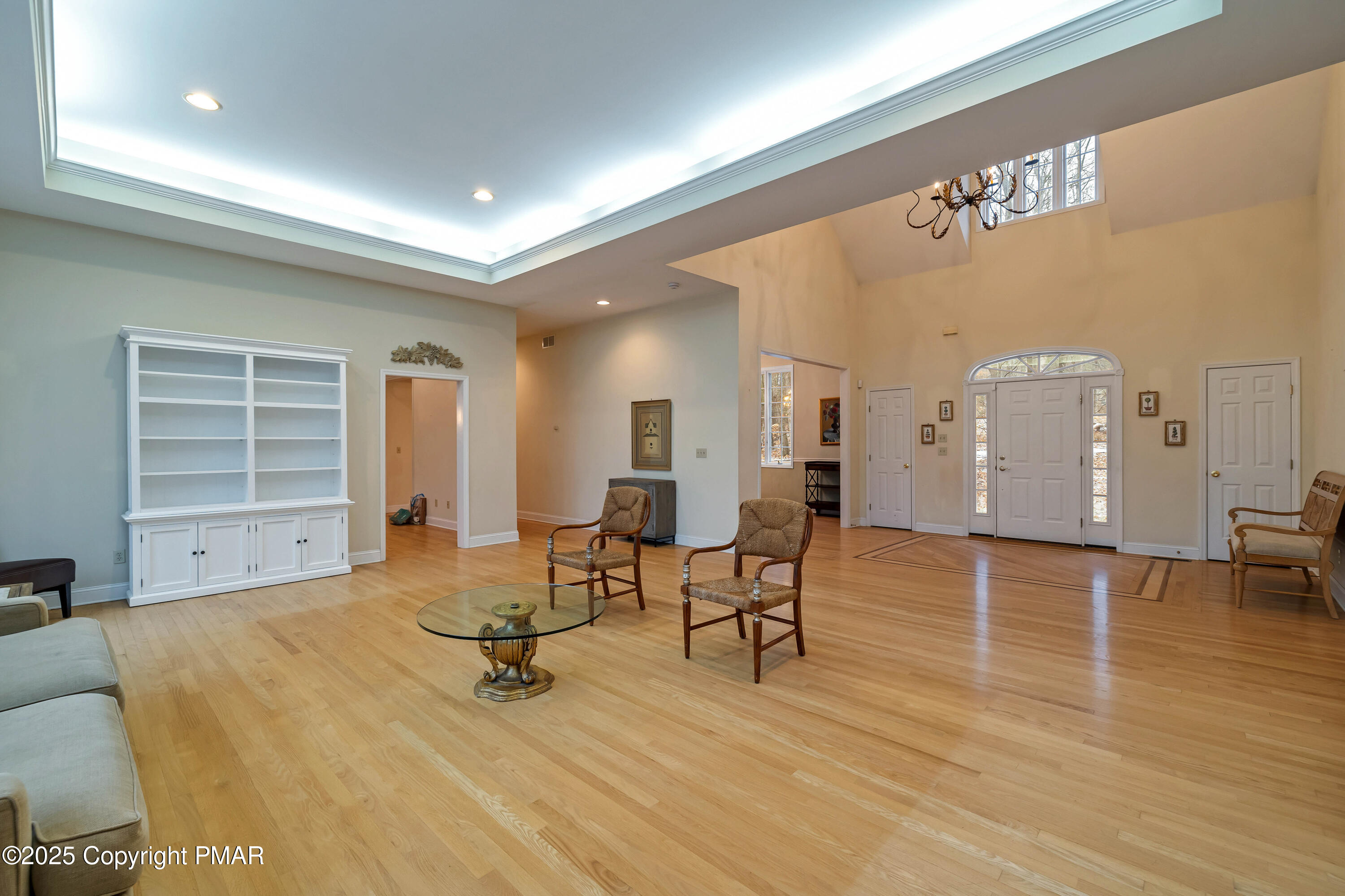 1946 Kyle Drive Stroudsburg, PA 18360 - Photo 4 of 60 3 Living Room (2)
