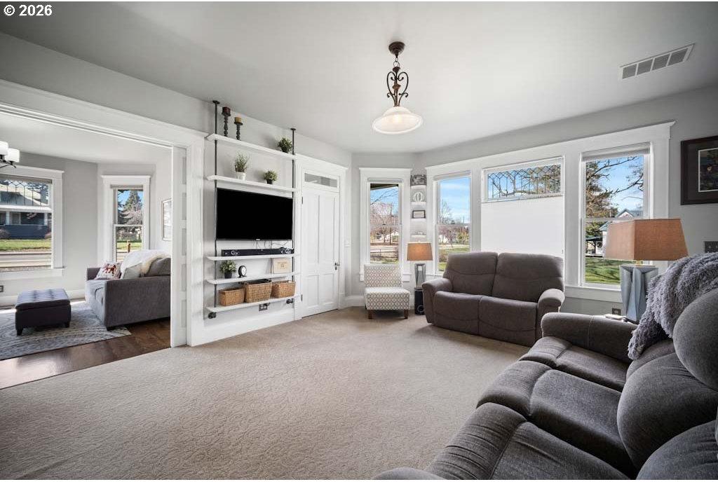 610 Ruckman Avenue Imbler, OR 97841 - Photo 21 of 46 Living Room