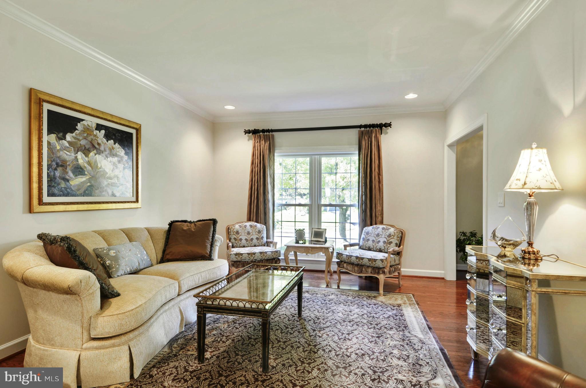 15701 Cranberry Lane Silver Spring, MD 20906 - Photo 6 of 30 Living Room