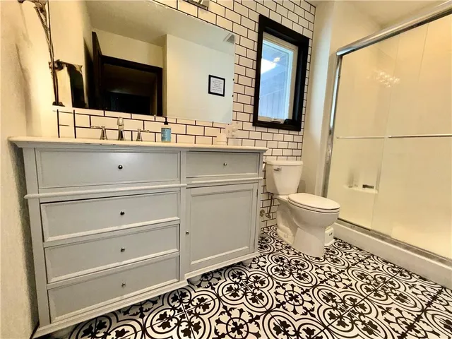 $535,000 | 12470 Lipper Avenue, Higginsville, MO 64037