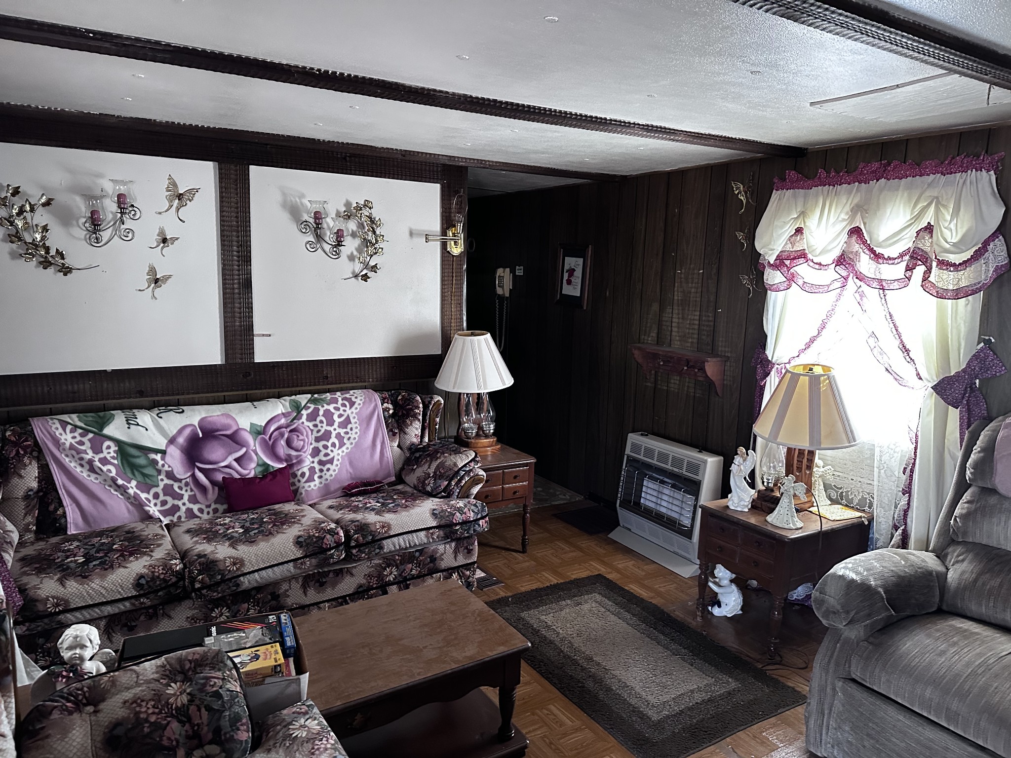4386 Cumberland City Road Indian Mound, TN 37079 - Photo 10 of 14 a living room with furniture and rug
