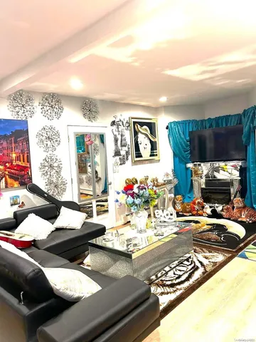 $499,000 | 8 South Street, Lawrence, NY 11559