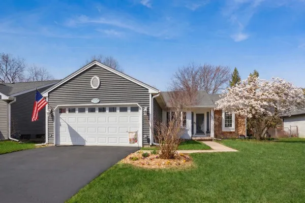 $379,500 | 100 Longford Drive, Elgin, IL 60120