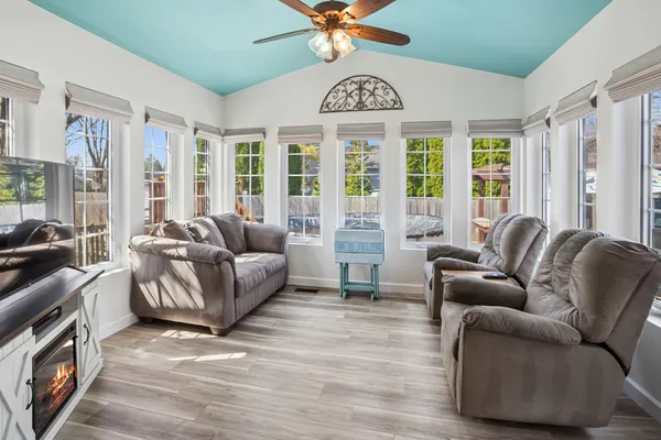 $379,500 | 100 Longford Drive, Elgin, IL 60120