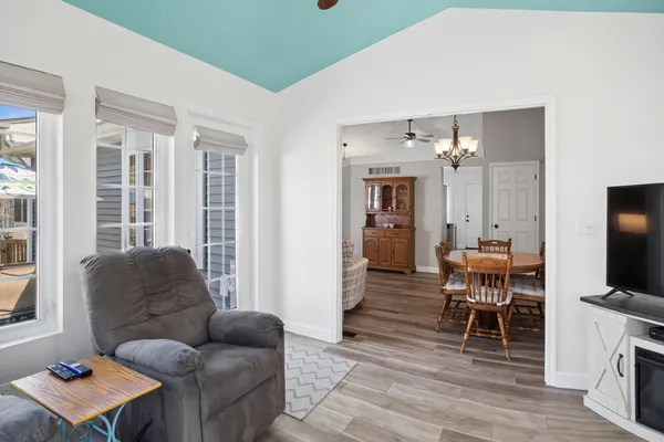 $379,500 | 100 Longford Drive, Elgin, IL 60120