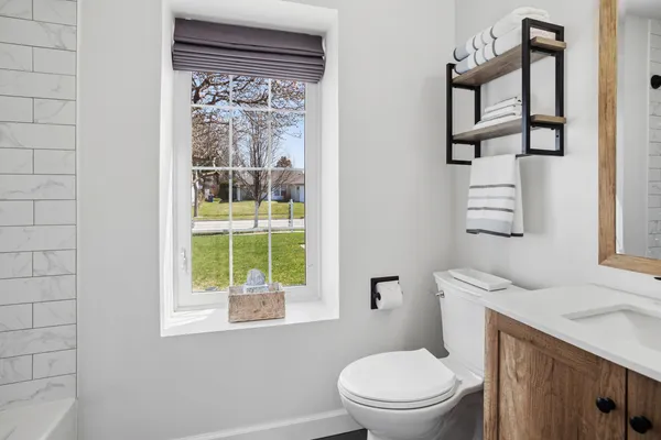 $379,500 | 100 Longford Drive, Elgin, IL 60120