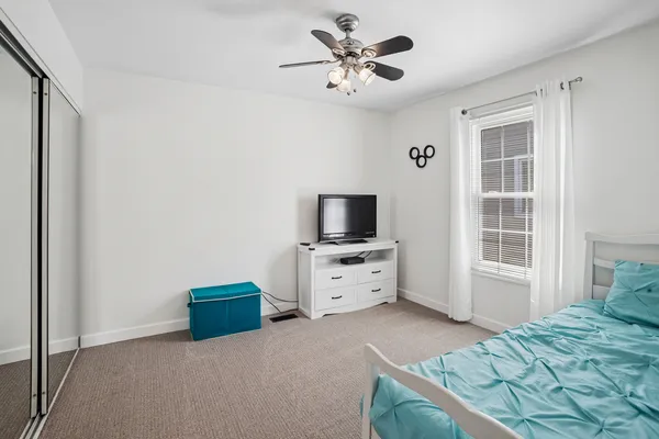 $379,500 | 100 Longford Drive, Elgin, IL 60120