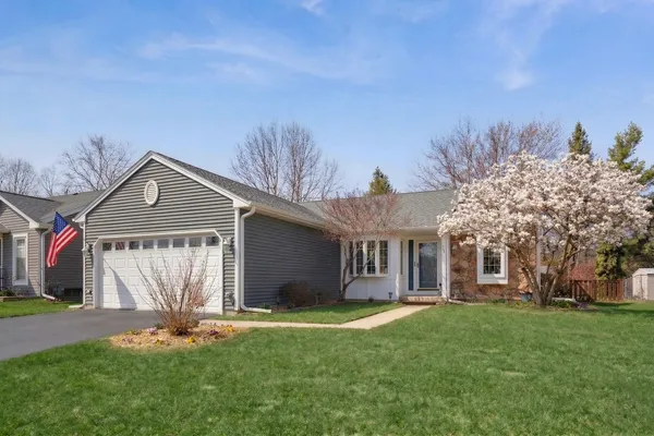 $379,500 | 100 Longford Drive, Elgin, IL 60120