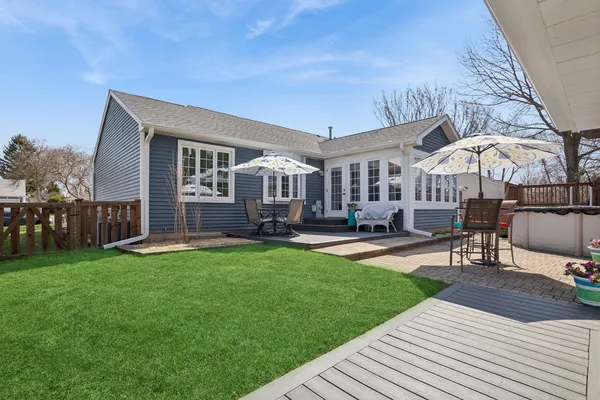 $379,500 | 100 Longford Drive, Elgin, IL 60120