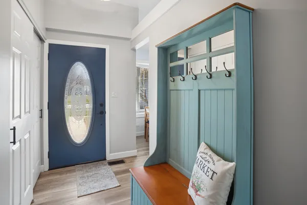 $379,500 | 100 Longford Drive, Elgin, IL 60120