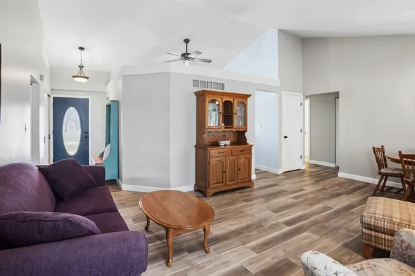 $379,500 | 100 Longford Drive, Elgin, IL 60120