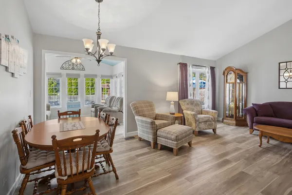 $379,500 | 100 Longford Drive, Elgin, IL 60120