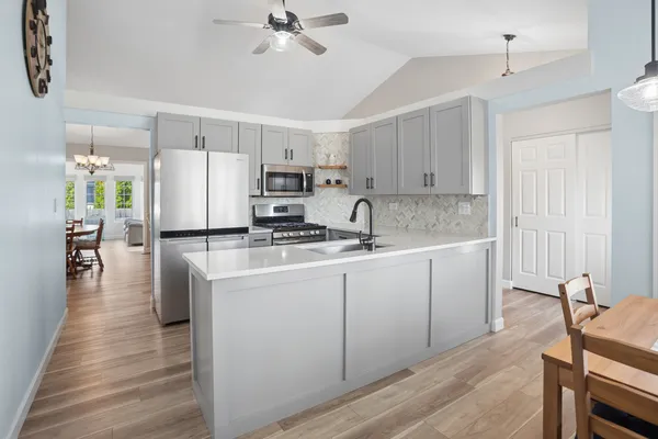 $379,500 | 100 Longford Drive, Elgin, IL 60120