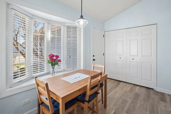 $379,500 | 100 Longford Drive, Elgin, IL 60120