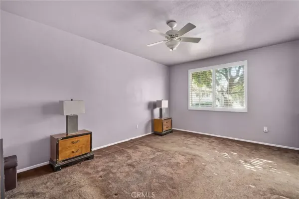 a view of a livingroom with a workspace