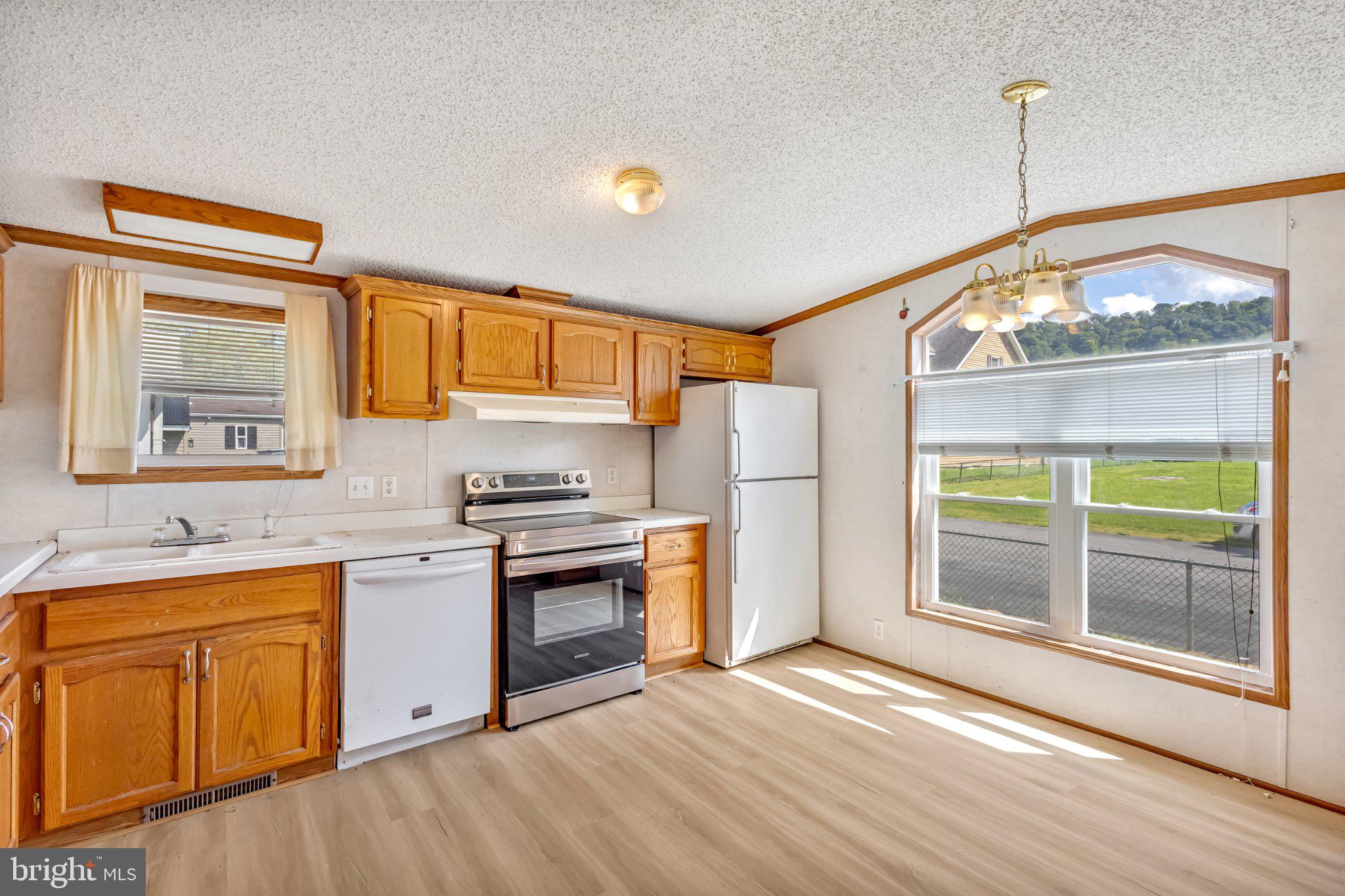 21 North Buddy Lane Ridgeley, WV 26753 - Photo 4 of 46 Eat in Kitchen!