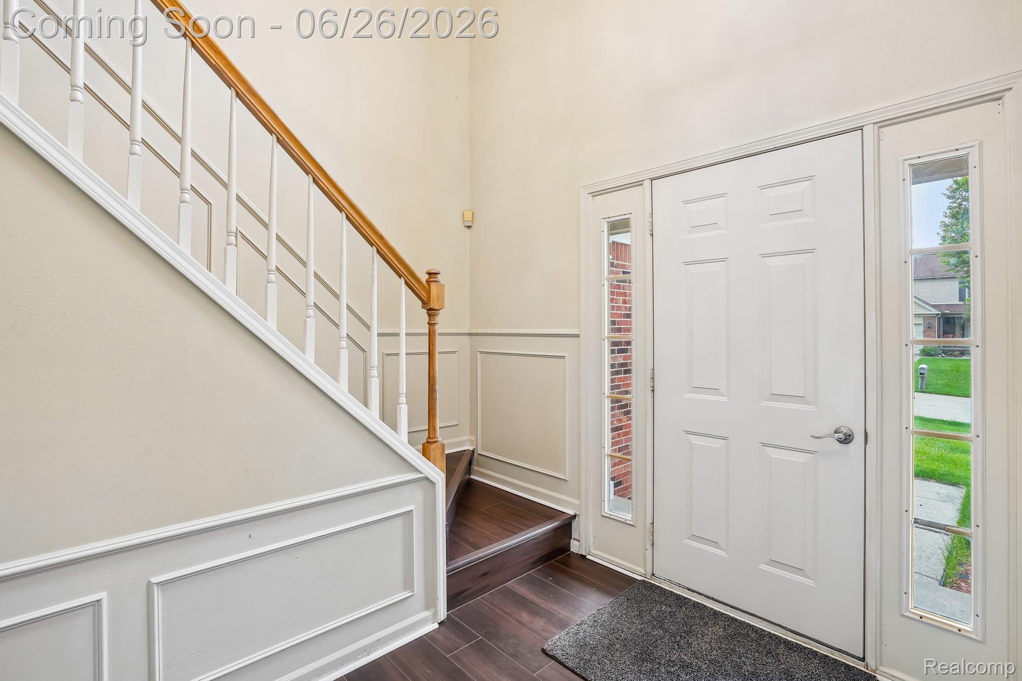 1687 Grandview Drive Rochester, MI 48306 - Photo 15 of 45 Foyer with vaulted ceiling