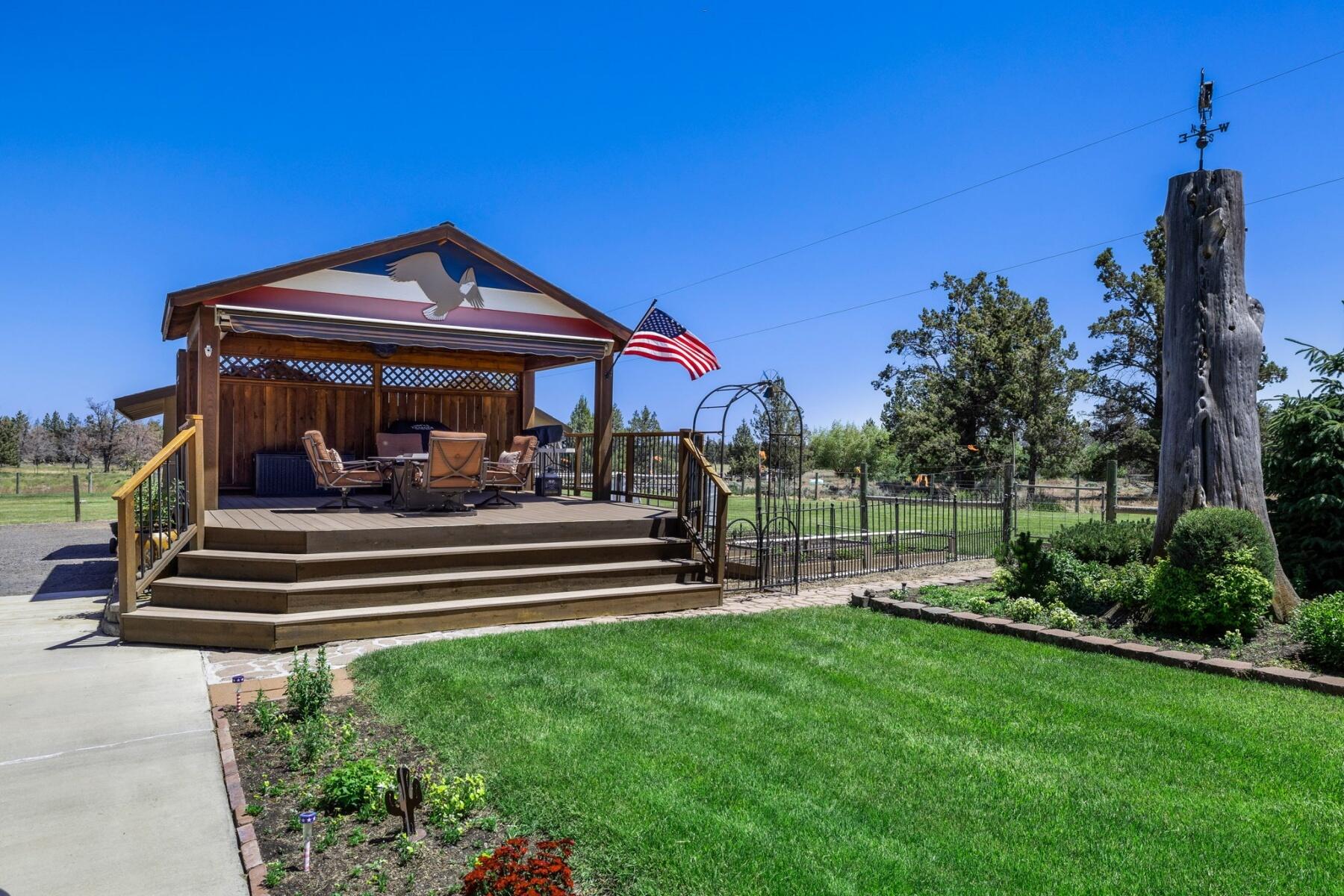 62610 Erickson Road Bend, OR 97701 - Photo 26 of 40 Gazebo/Deck