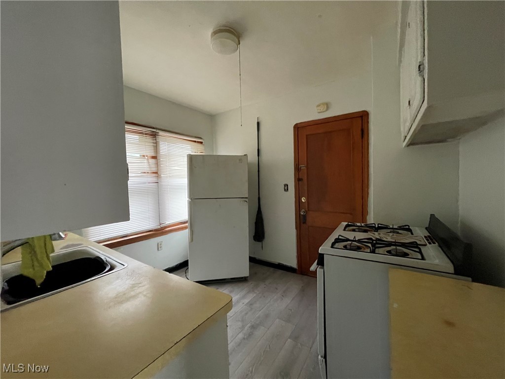 4226 Valley Road Cleveland, OH 44109 - Photo 3 of 18