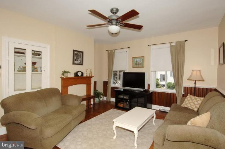 202 Edwards Ferry Road Northeast Leesburg, VA 20176 - Photo 11 of 28 Family Room